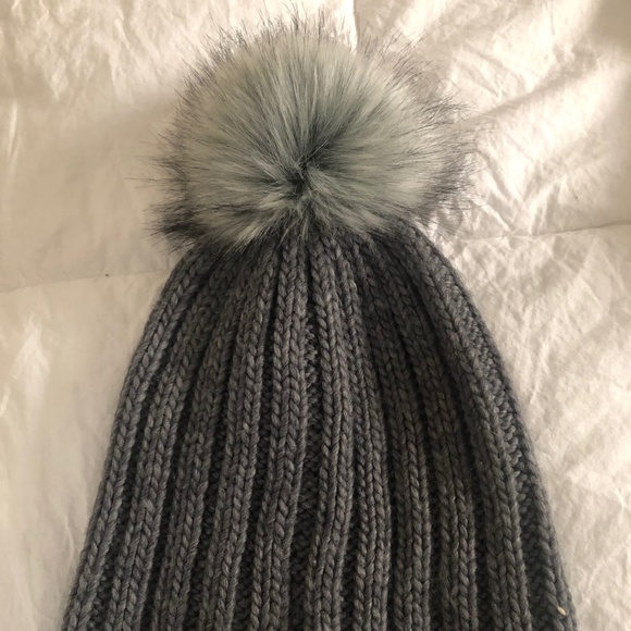 American eagle grey toque with Pom Pom ladies one size NEW - Picture 1 of 3